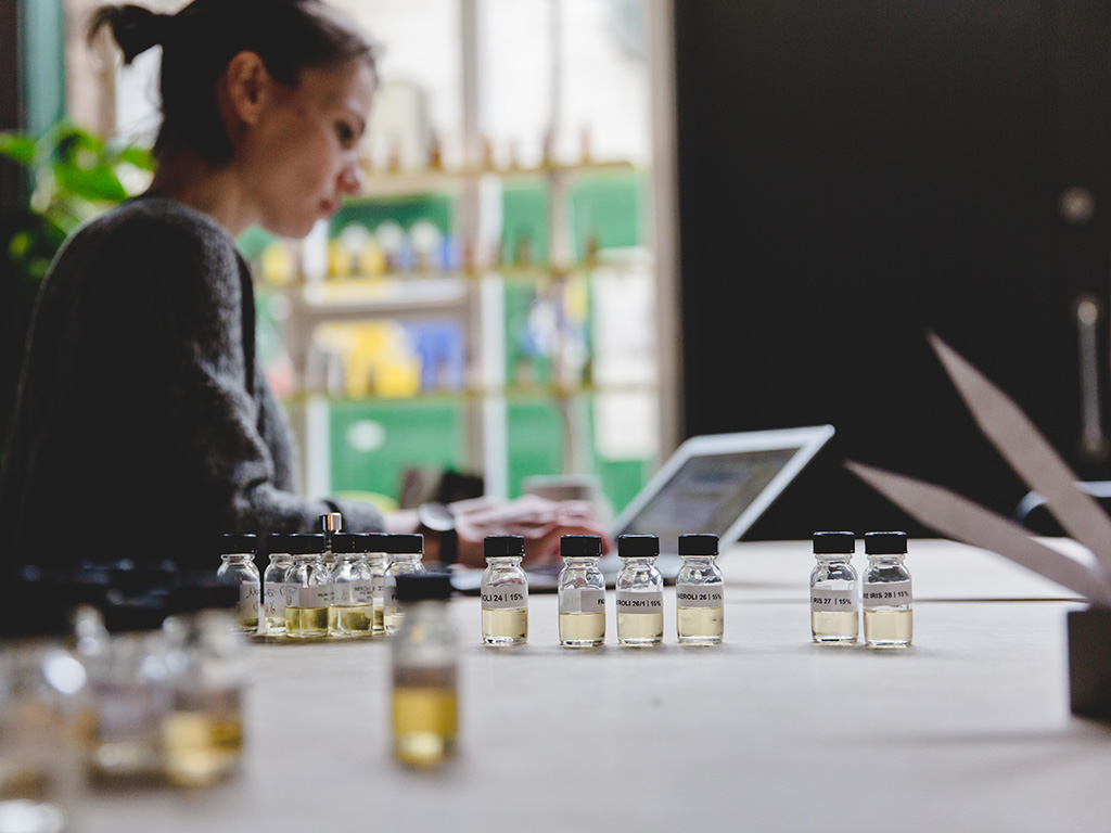 Online Perfume Course Experimental Perfume Club